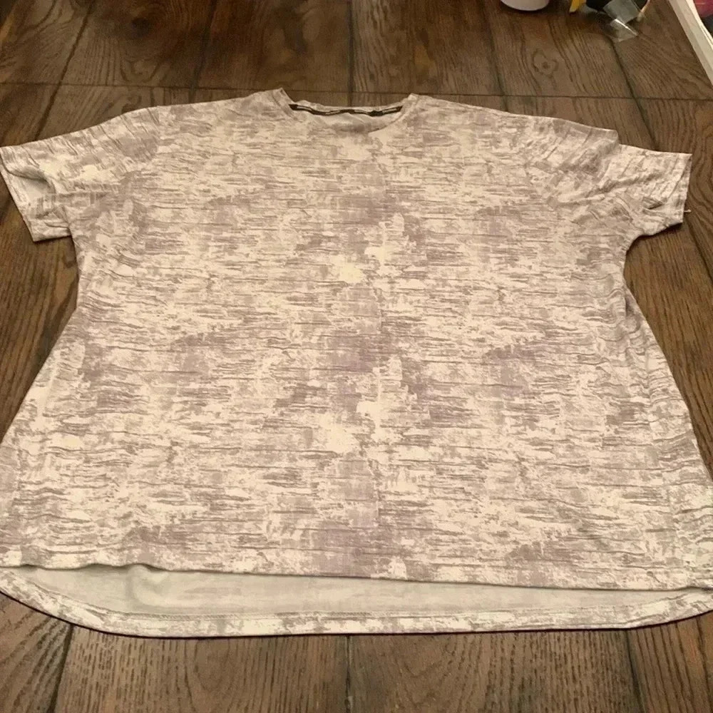 Reebok woman’s t-shirt, tee shirt 2XL good condition.